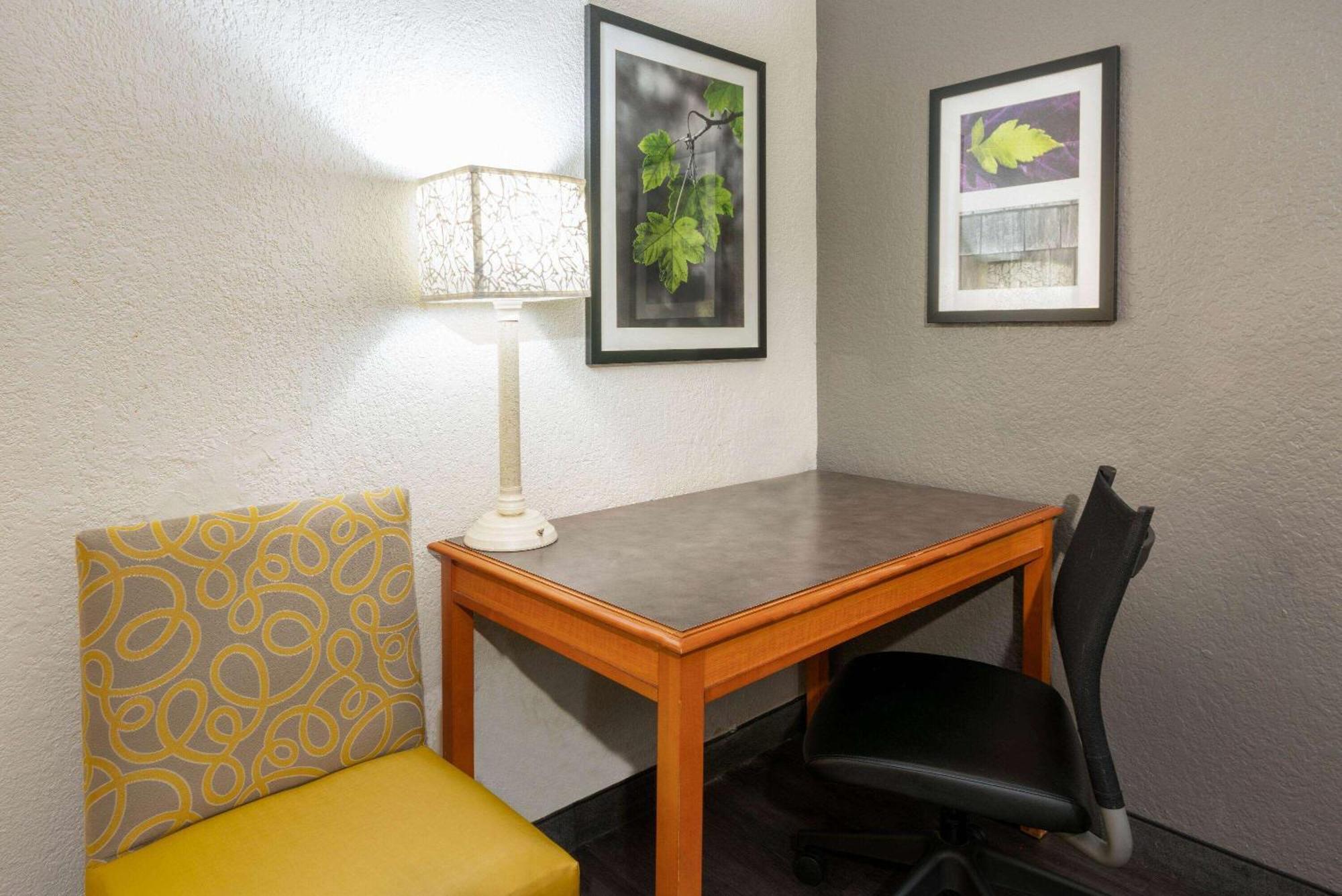 Super 8 By Wyndham The Woodlands North Hotel Luaran gambar