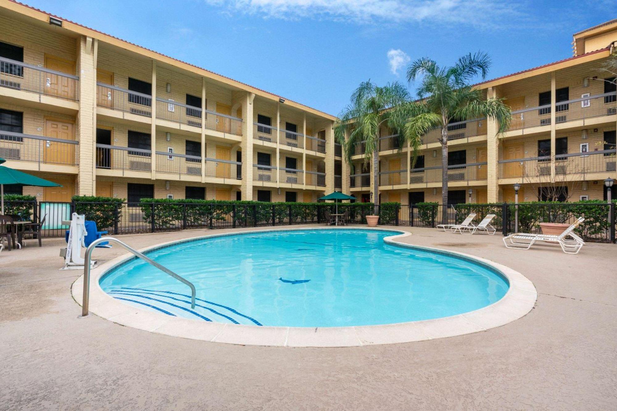 Super 8 By Wyndham The Woodlands North Hotel Luaran gambar